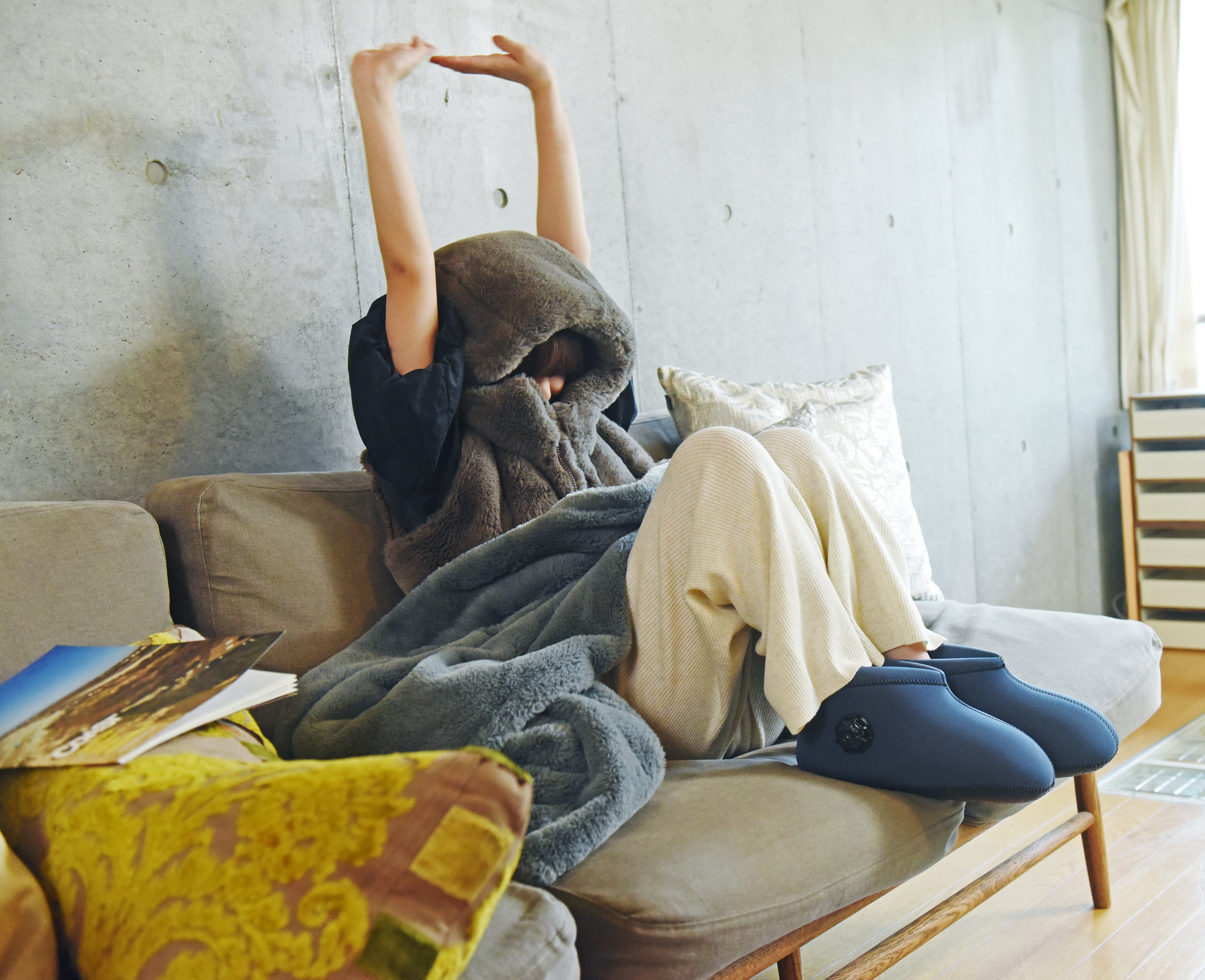 "足元を温めると、表情がやわらぐ"──第一線のヘアメイクが語る、プロの現場とクロッツ やわらか湯たんぽ