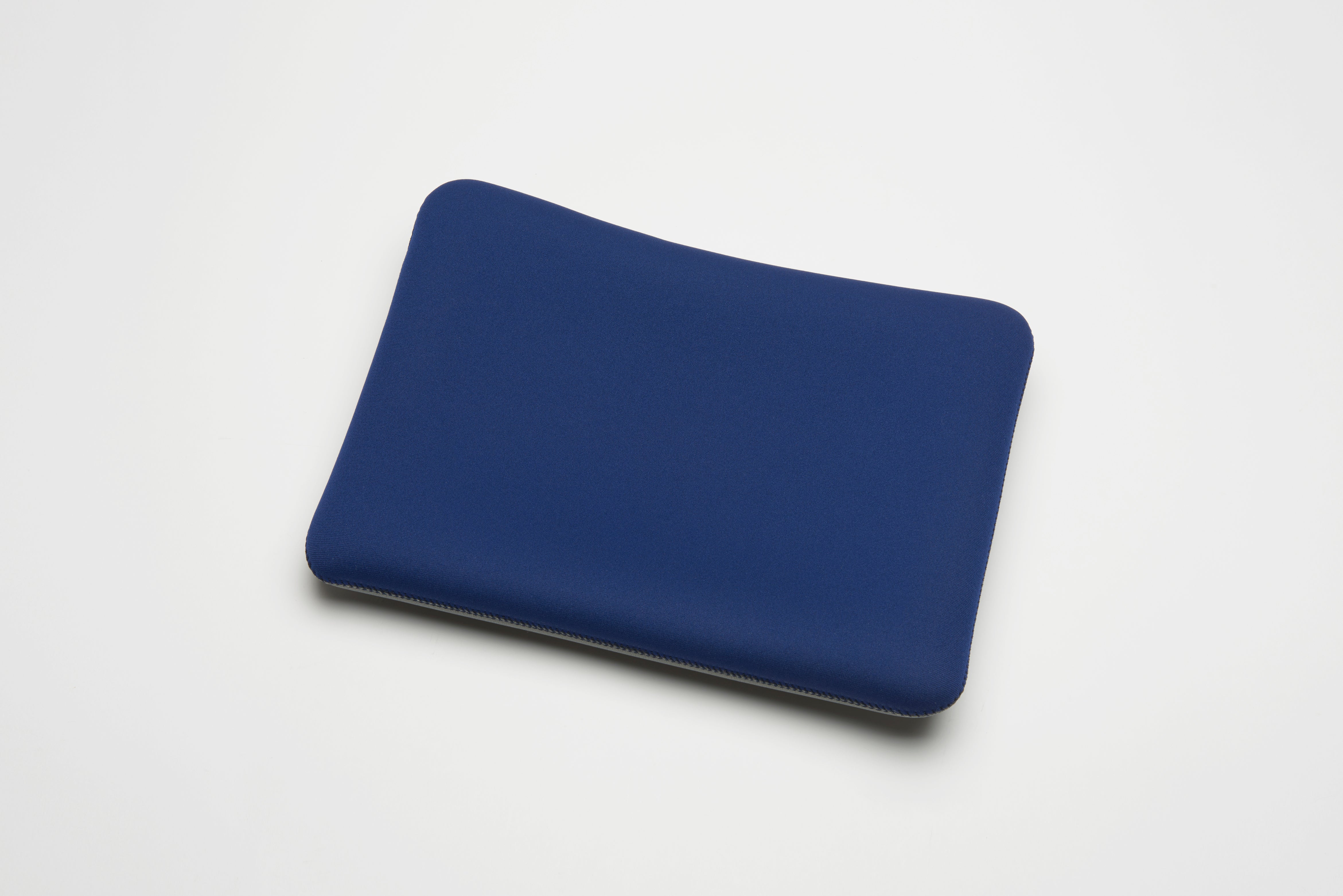 CLOZ ネオプレン 湯たんぽ ネイビー　フリーサイズ クロッツ やわらか湯たんぽ 長方形タイプ – クロッツ やわらか湯たんぽ