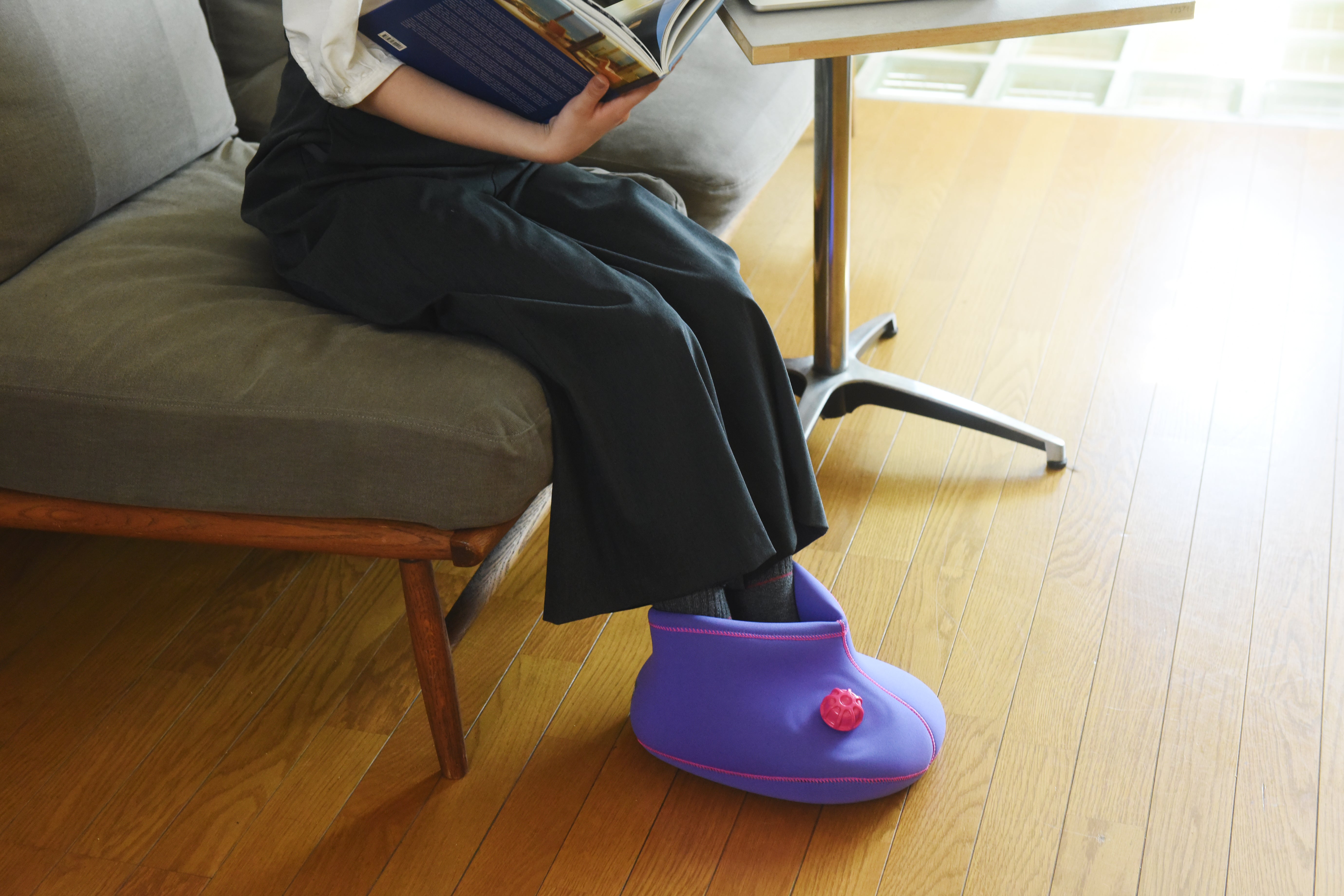 【美品】クロッツやわらか湯たんぽ　両足用　ネイビー　日本製　ロート付き クロッツ やわらか湯たんぽ 両足用タイプ – クロッツ やわらか湯たんぽ