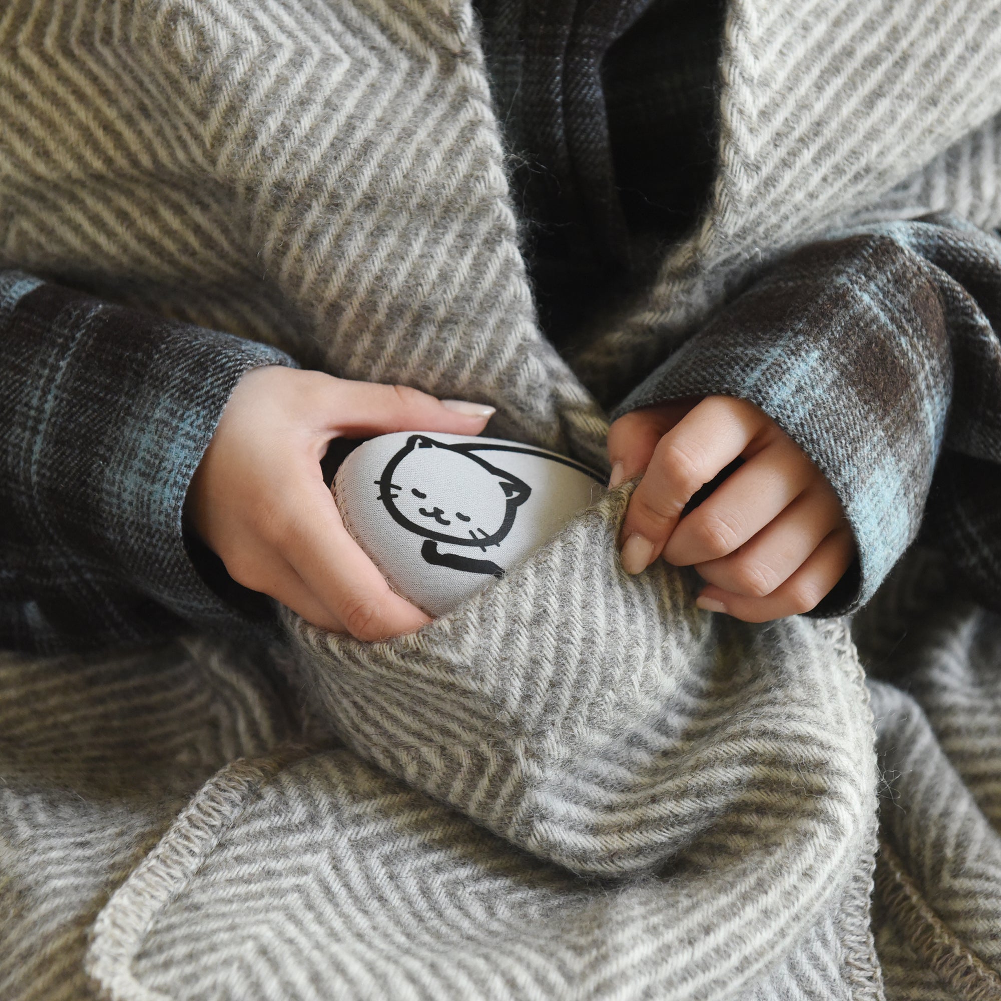 クロッツ やわらか湯たんぽ エアタイト｜ポケットネコ型タイプ　